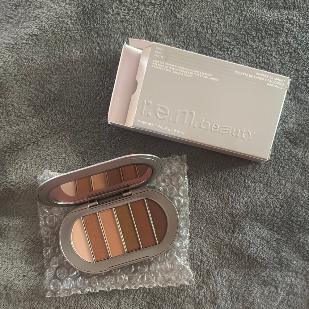*NEW* R.E.M. Beauty Midnight Shadows Palette
